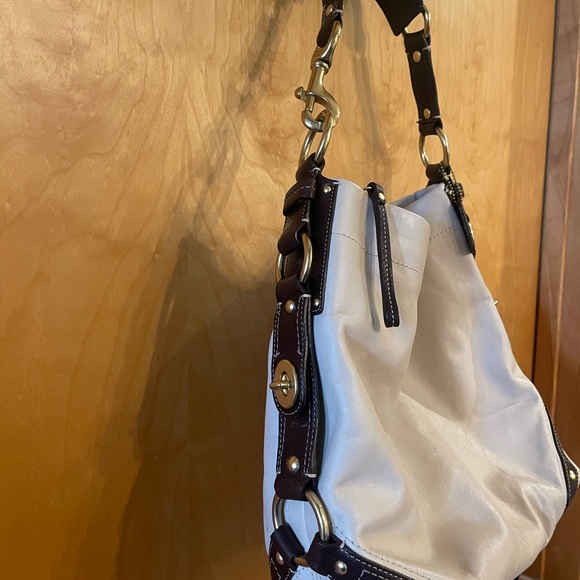 Coach Carly Bag: White and Brown Women's Bag. Used. - Picture 9 of 13